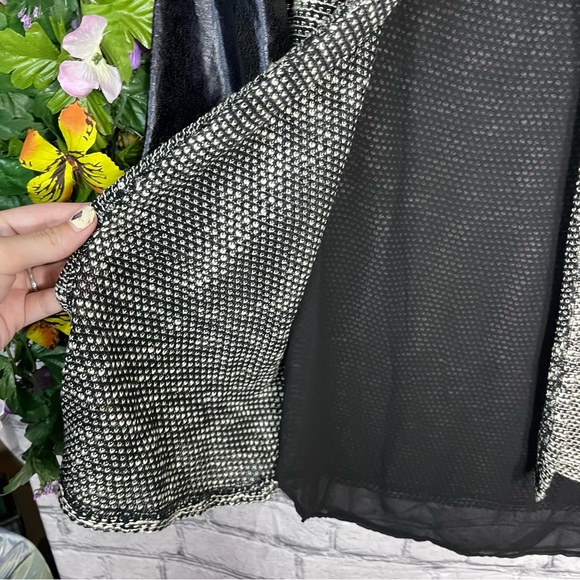 ¥💙2/$40💙Lady Dutch High Society Quarter Sleeve Detailed Top Size Small - Picture 13 of 16